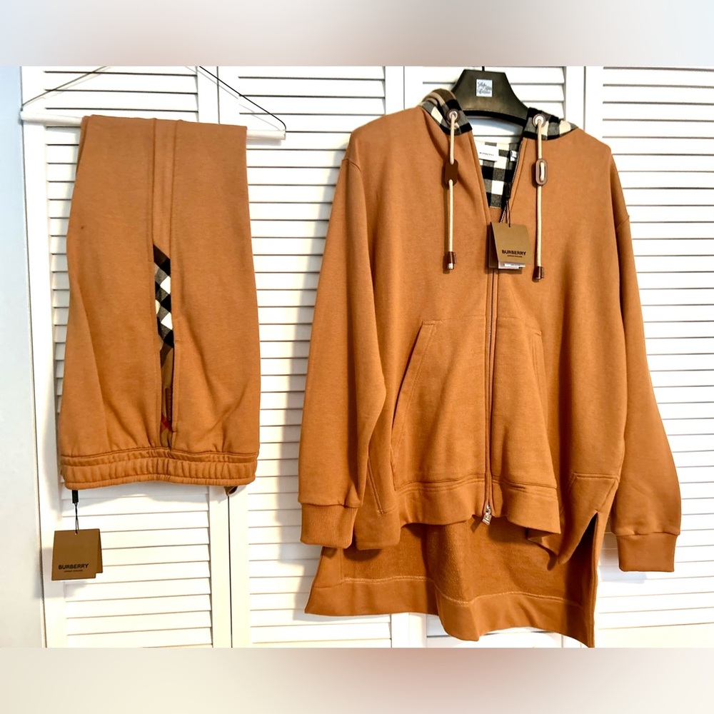 Jogging set. BURBERRY